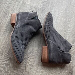 ankle boots, women’s size 7.5 !!